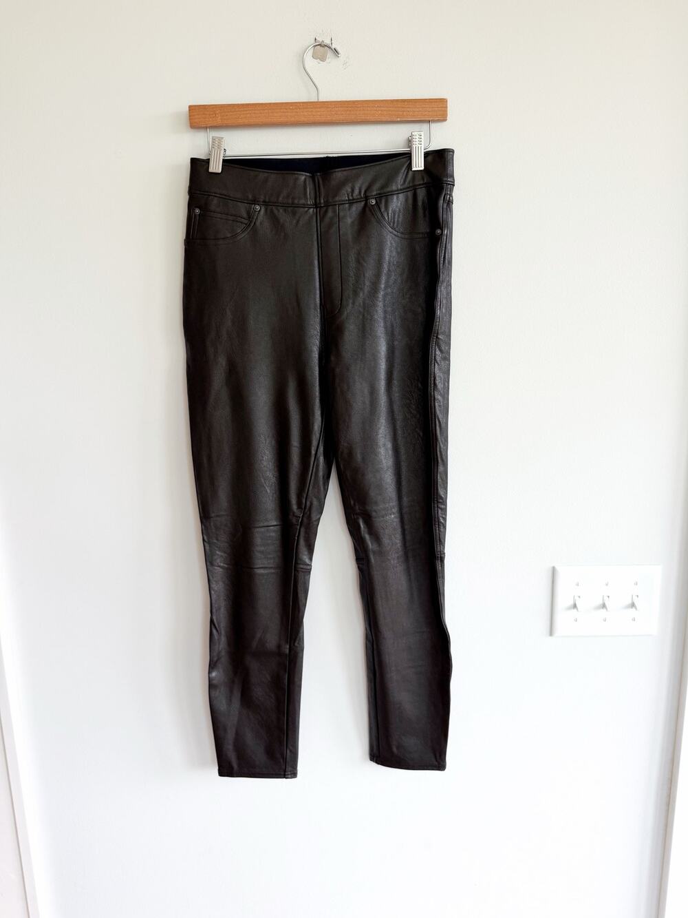 Spanx Faux Leather Pull On High Rise Ankle Skinny Pants Black M